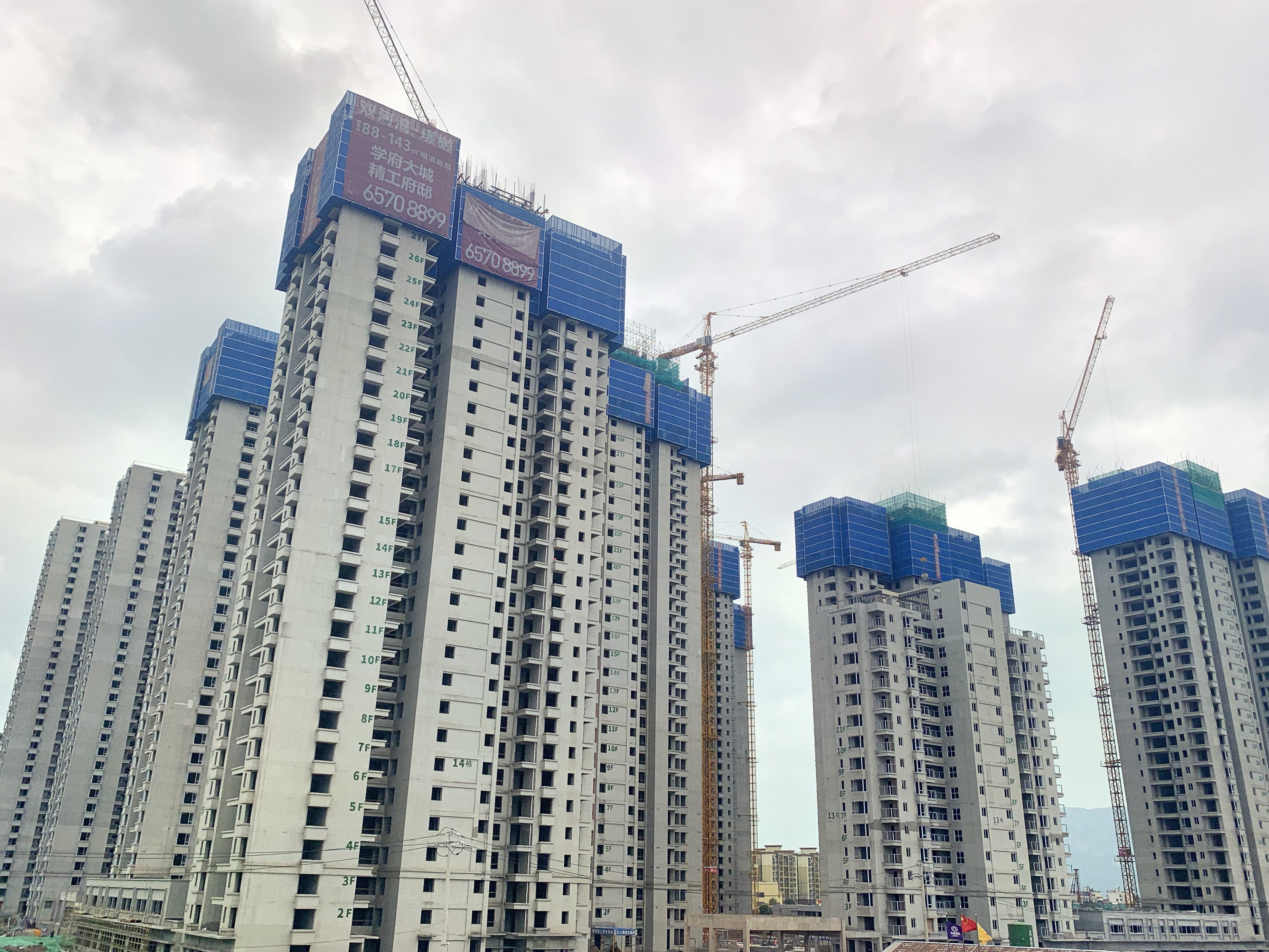 双河湾小区项目全面封顶