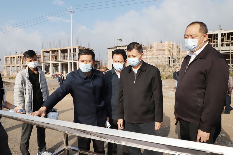 德宏州委副书记、州长卫岗调研德宏州人民医院西院区项目及周边配套建设