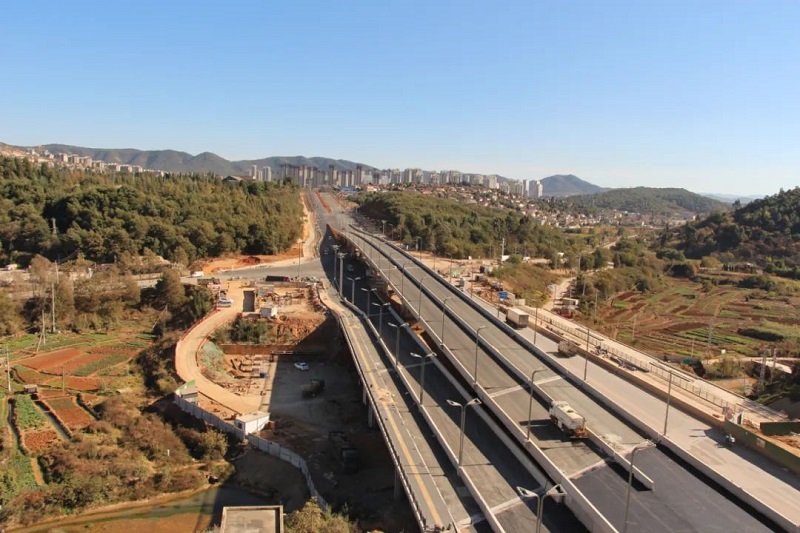圆满完成改造任务！昆明经开区安石公路项目建成通车