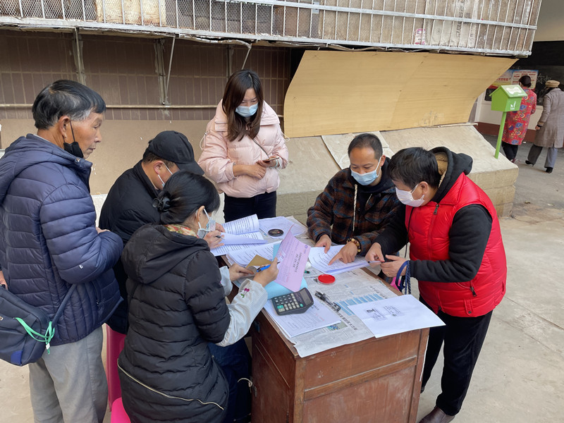三公司修缮住房解民困