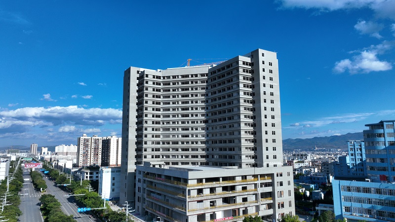 四公司建水县人民医院综合楼建设项目斩获“双标化”