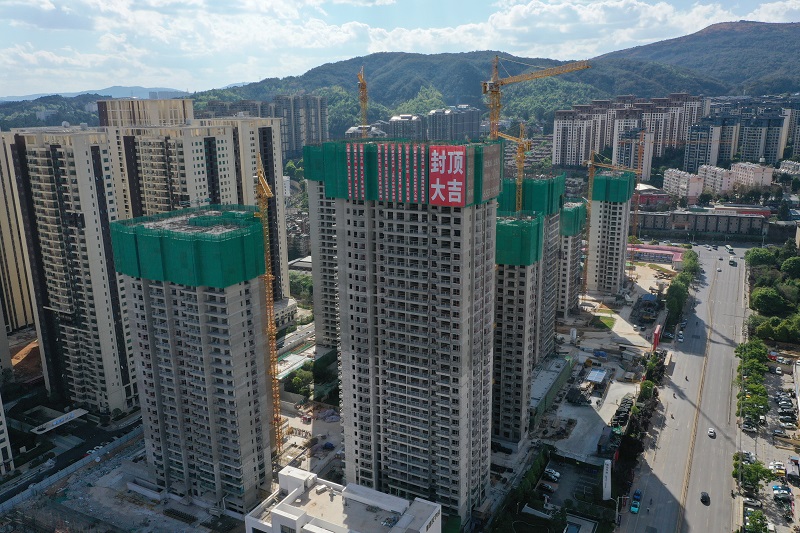 胜天国际学府项目首栋主体封顶