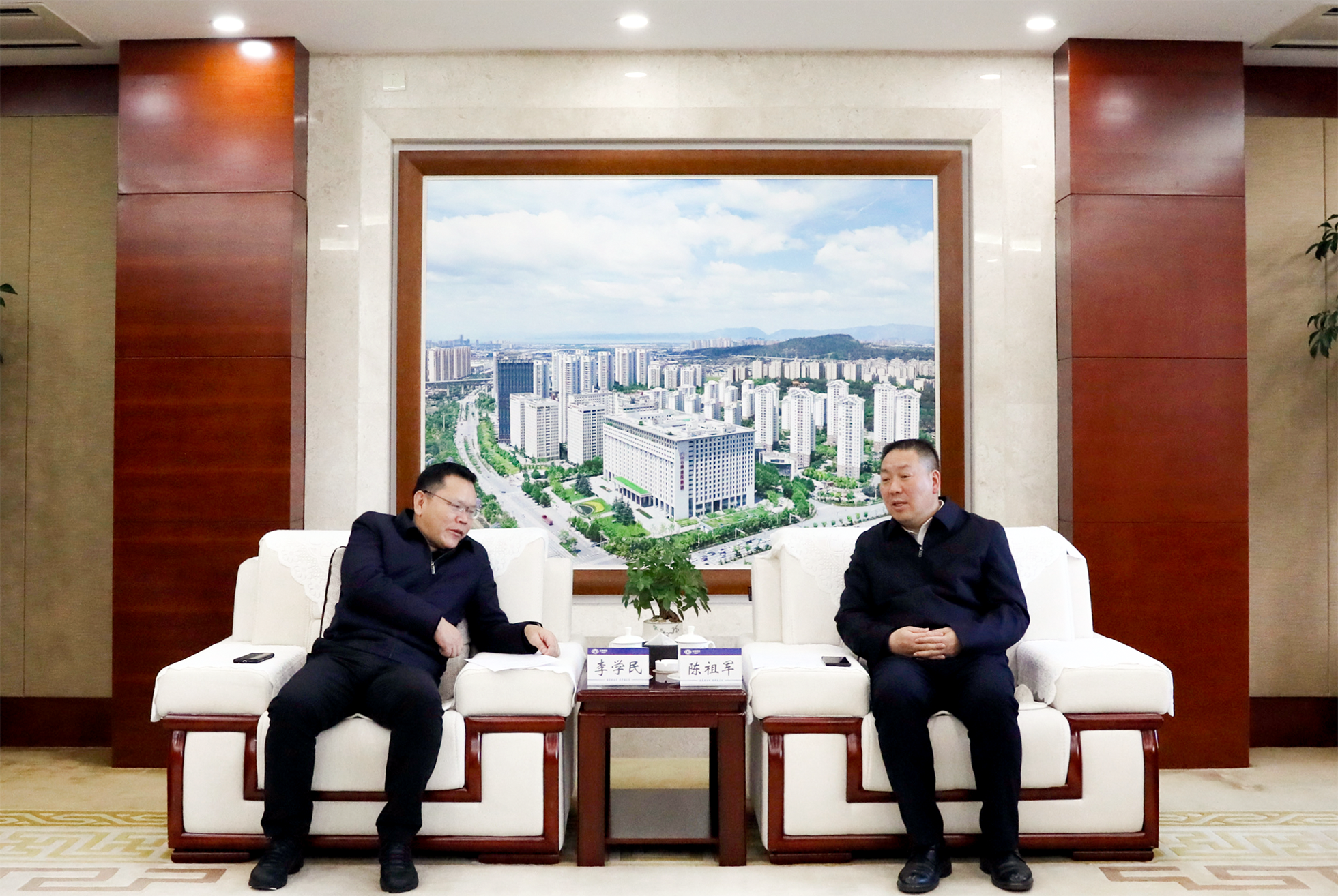 集团与中铁一局交流座谈