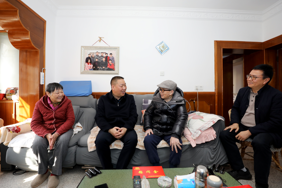 幸福胜天国际 新春送福 陈祖军走访慰问集团老领导