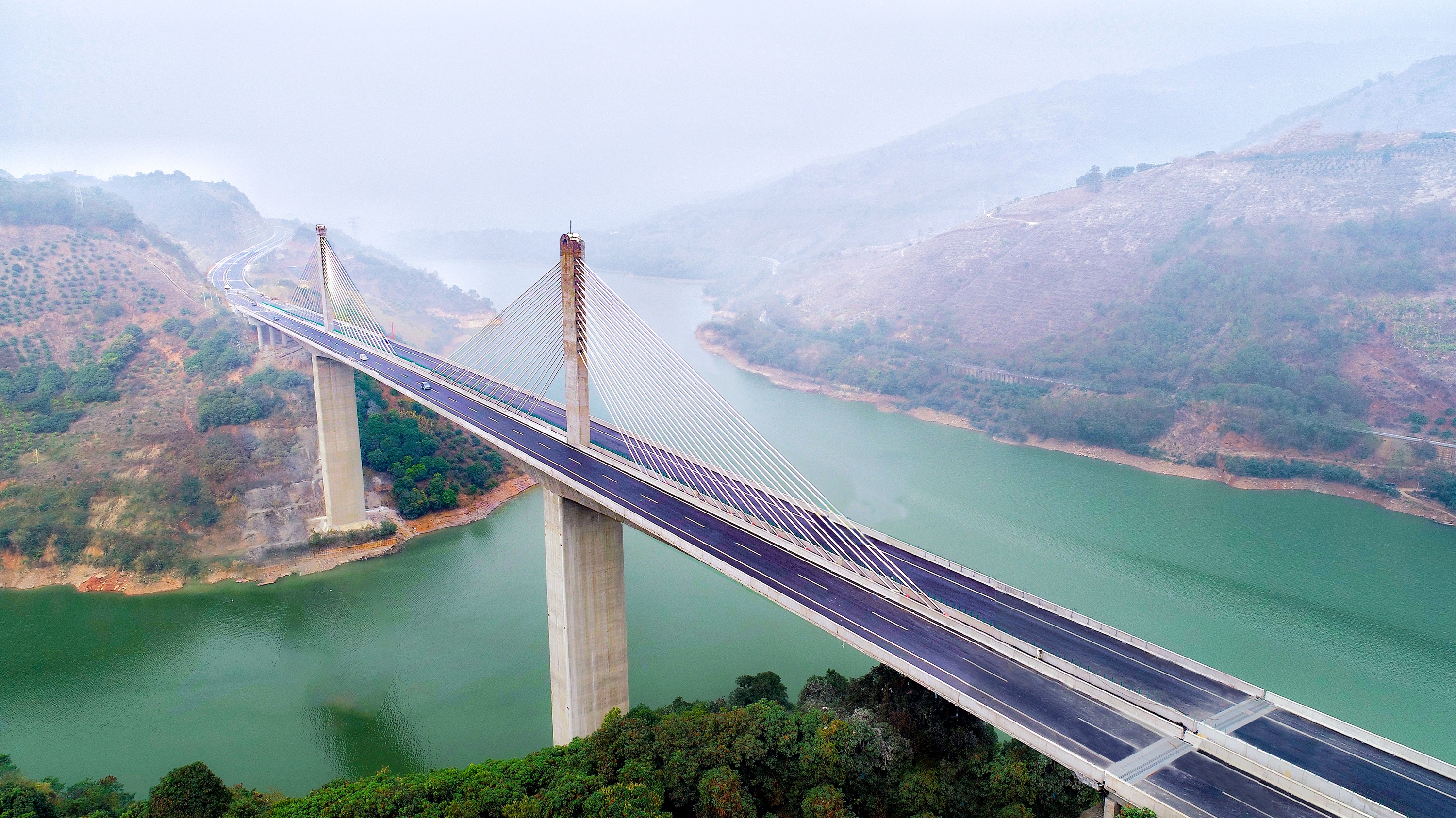 基投公司与红河州交流座谈