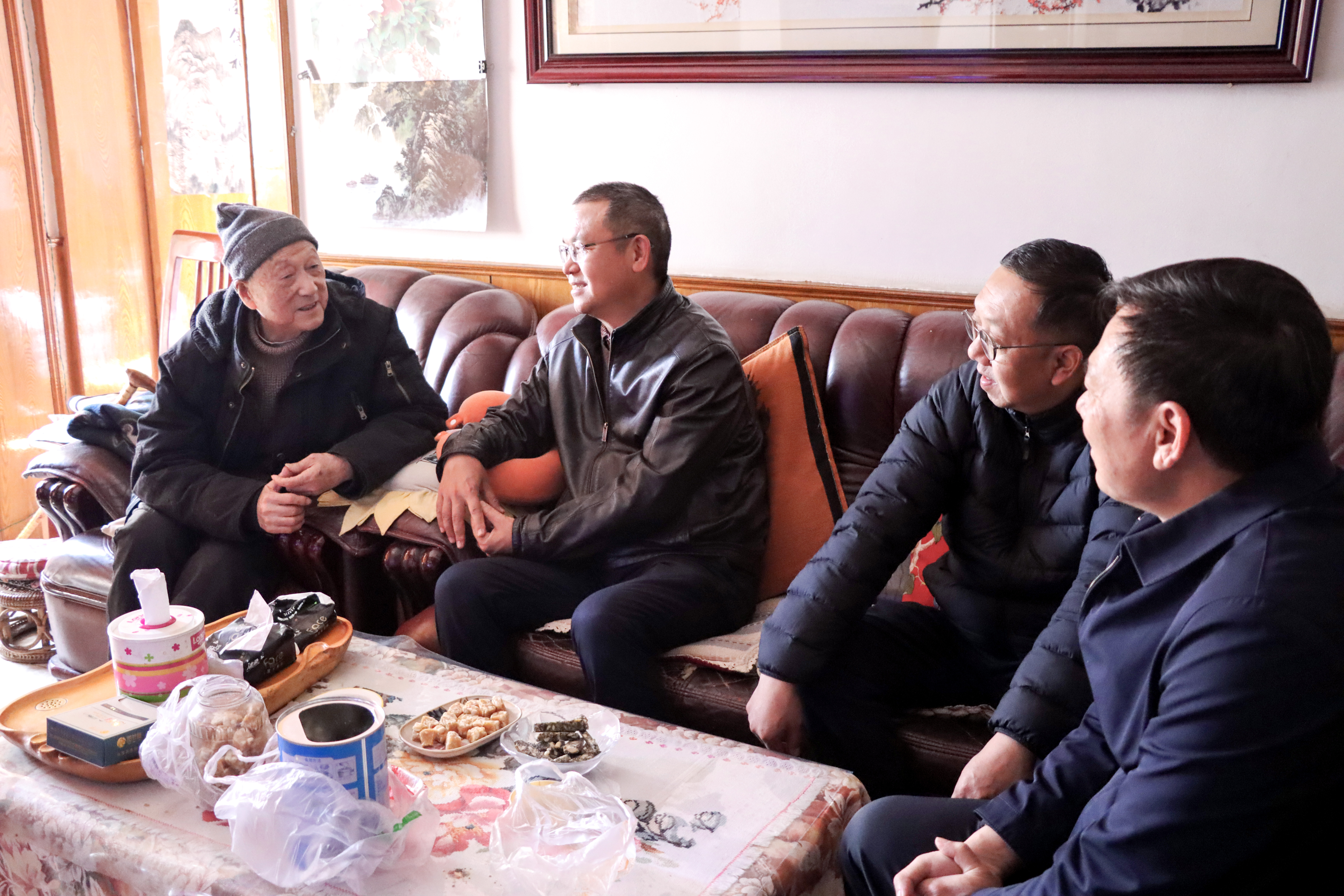 杨国文走访慰问集团老领导、困难党员和困难职工