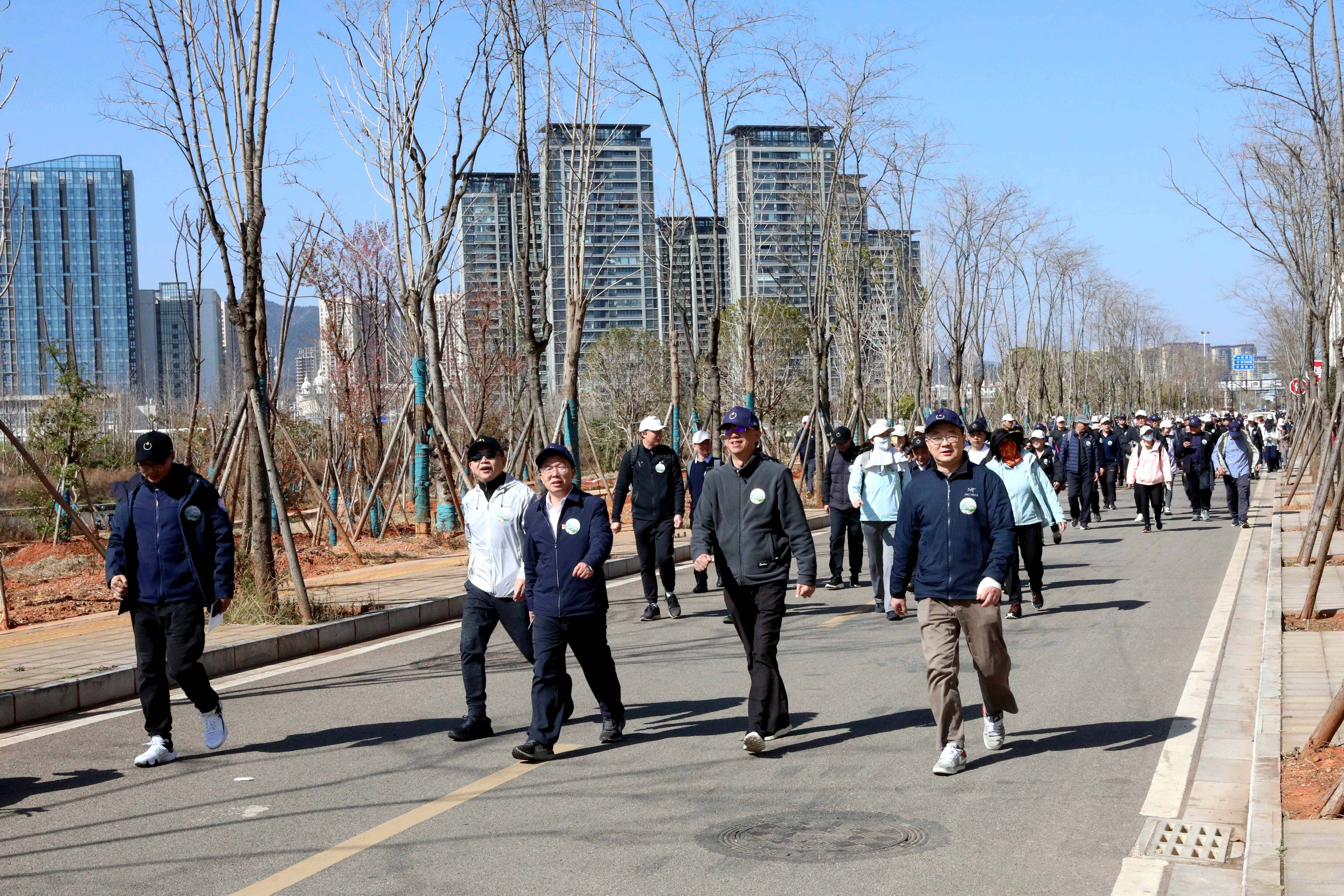 健走迎新 迈步开局 省住建厅与集团联合开展2024年迎新健步走活动