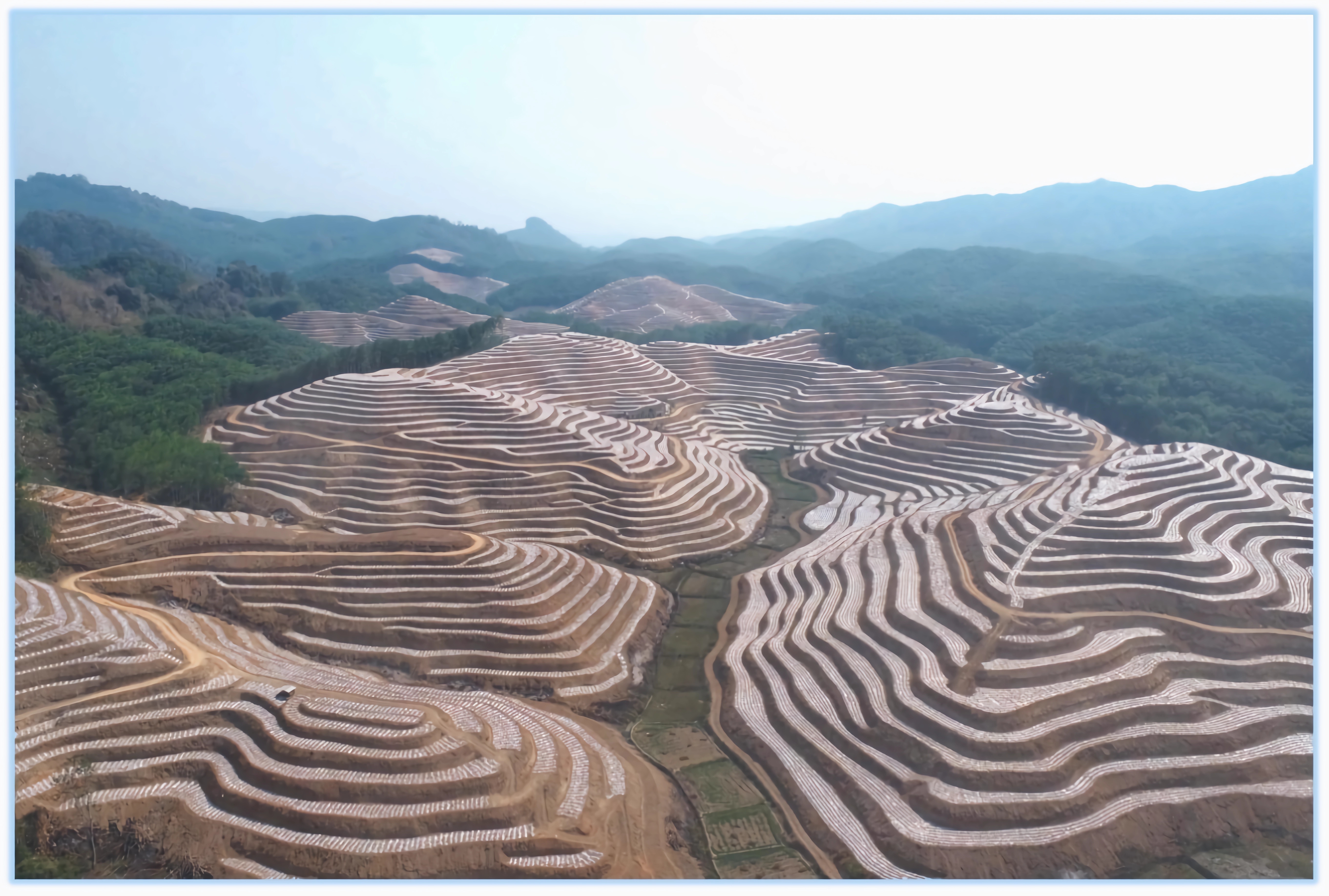 西双版纳州勐腊县关累镇勐远村曼纳龙土地整治项目土地平整顺利完成