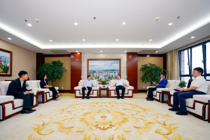 强化交流 共同发展 民生银行昆明分行党委书记、行长封期康到访集团