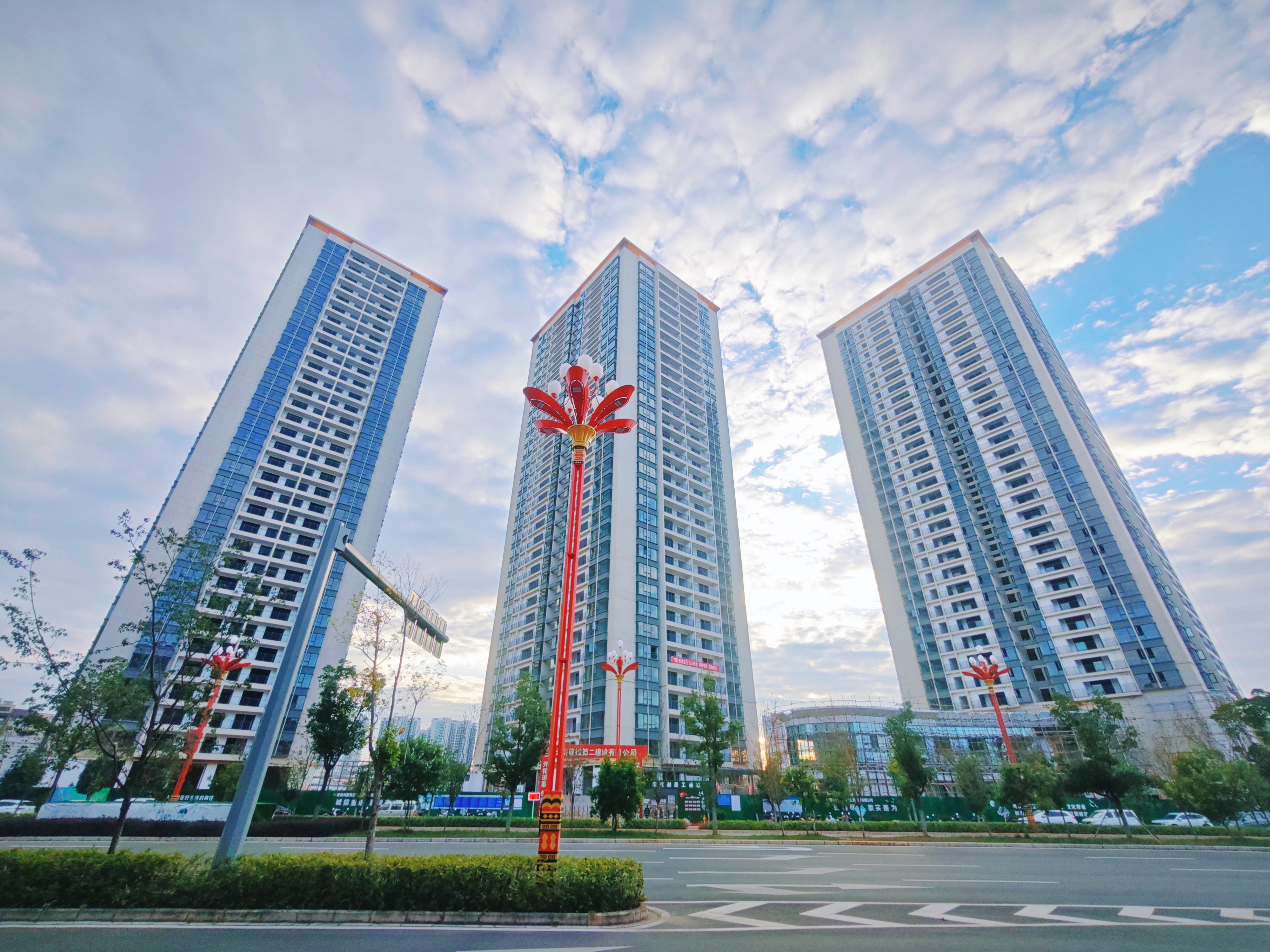 楚雄新航鸿雅房产开发建设项目顺利交房