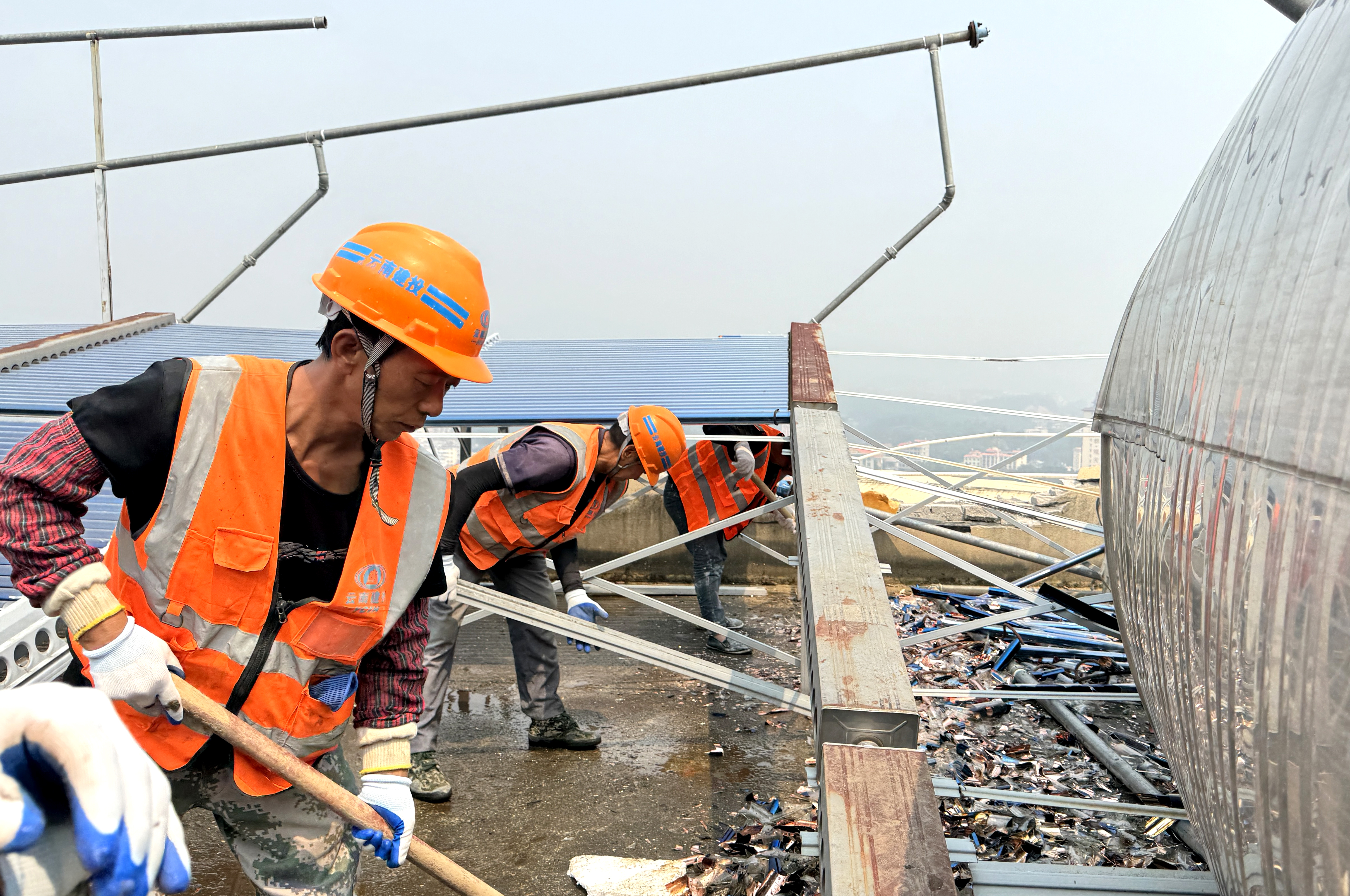 瑞丽国际文体中心建设项目积极参与瑞丽抗震救灾