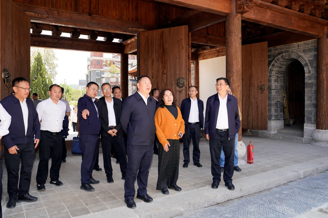 陈祖军陈宙翔与昭通市长杨承新一同调研昭通市古城改造项目