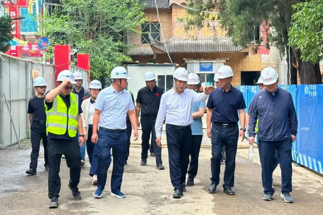 省体育局党组书记、局长杨中华调研拓东体育中心体育馆提升改造项目