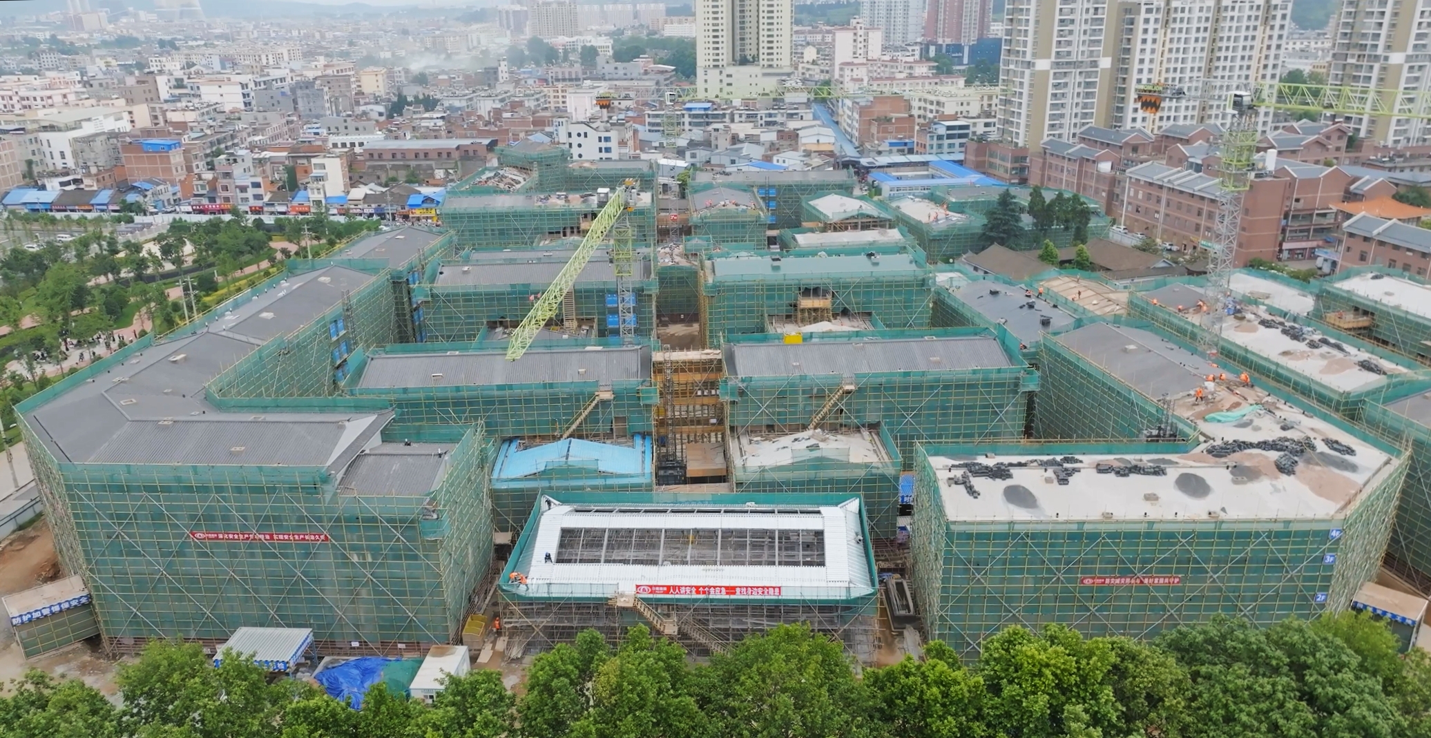 宣威南门街片区D安置地块建设项目主体结构全面封顶
