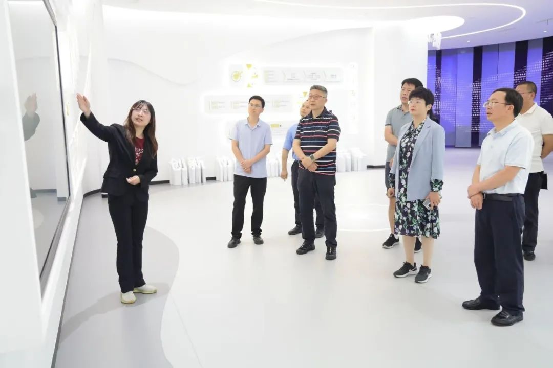 宜宾高新区客人到集团考察交流