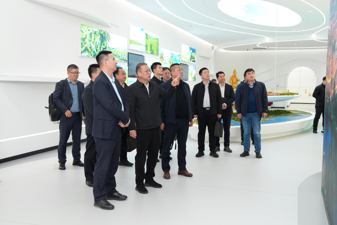 集团与天津百利装备集团交流座谈